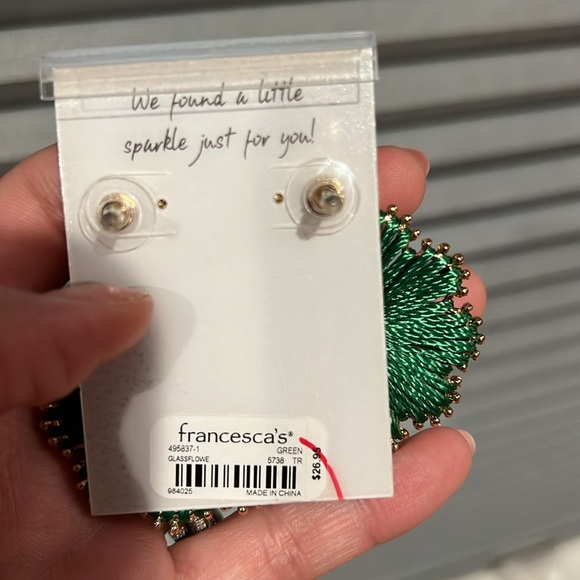 3/$30! 🛍️ Green Flower Francesca’s earrings - Picture 2 of 3